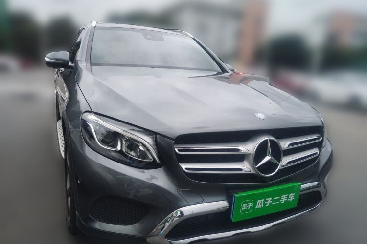 Used Mercedes-Benz GLC 2016 GLC 260 4MATIC Luxury Model Front Right 45 Deg