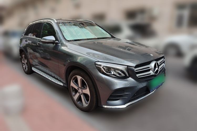 Used Mercedes-Benz GLC 2016 GLC 260 4MATIC Luxury Model Front Right 45 Deg