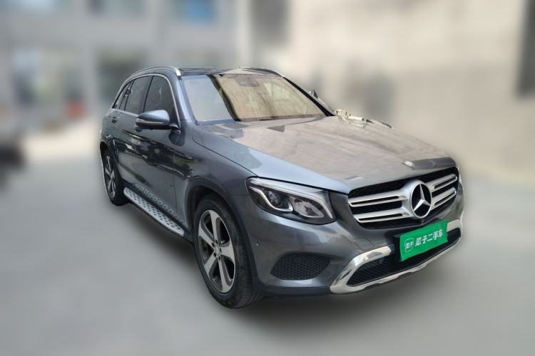 Used Mercedes-Benz GLC 2016 GLC 260 4MATIC Luxury Model Front Right 45 Deg
