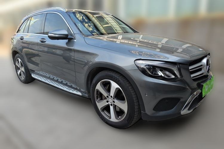 Used Mercedes-Benz GLC 2016 GLC 260 4MATIC Luxury Model Front Right 45 Deg