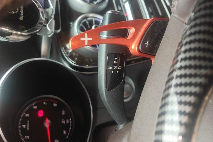 Used Mercedes-Benz GLC 2016 GLC 260 4MATIC Dynamic Edition Gear Lever