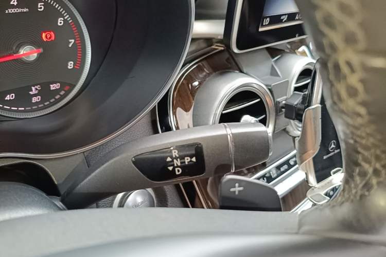 Used Mercedes-Benz GLC 2016 GLC 260 4MATIC Dynamic Edition Gear Lever