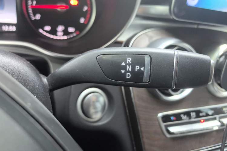 Used Mercedes-Benz GLC 2016 GLC 300 4MATIC Dynamic Model Gear Lever