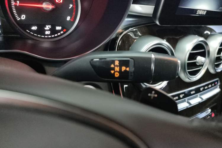 Used Mercedes-Benz GLC 2016 GLC 260 4MATIC Dynamic Edition Gear Lever