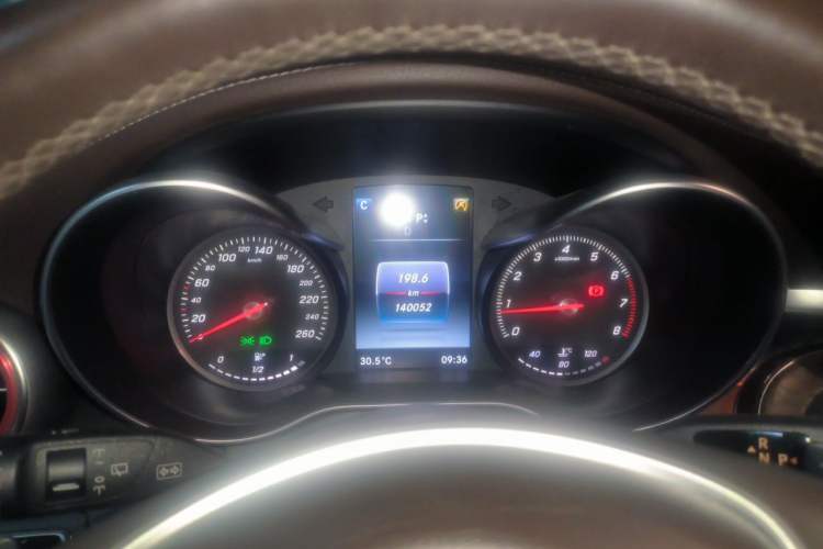 Used Mercedes-Benz GLC 2016 GLC 300 4MATIC Luxury Model Instrument Cluster