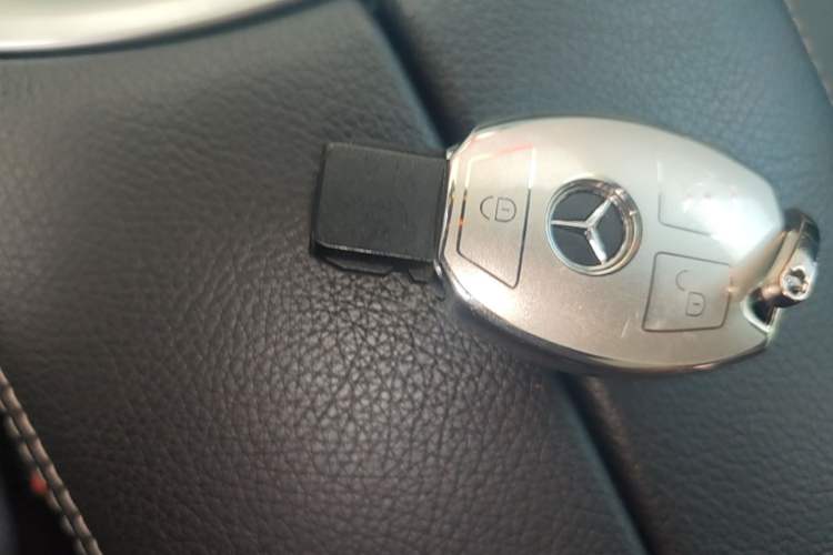 Used Mercedes-Benz GLC 2016 GLC 260 4MATIC Luxury Model Interior 1