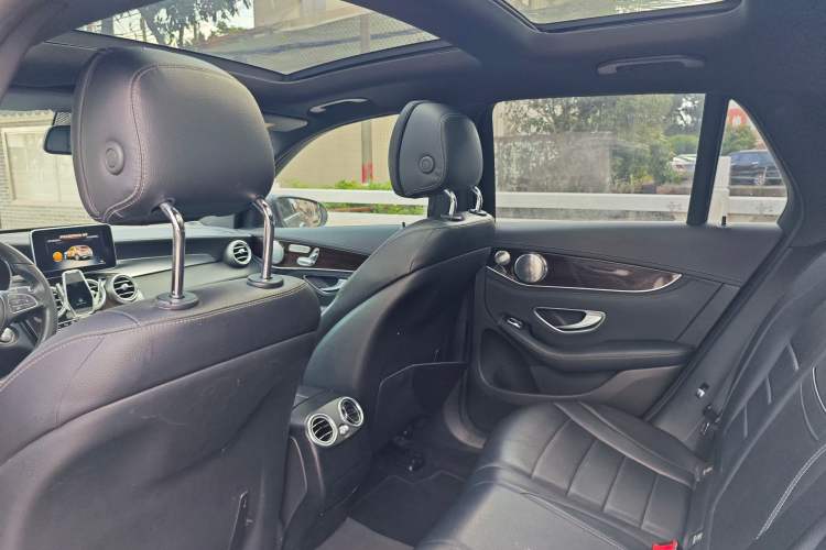 Used Mercedes-Benz GLC 2016 GLC 260 4MATIC Dynamic Edition Interior 2