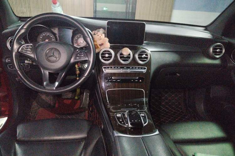 Used Mercedes-Benz GLC 2016 GLC 260 4MATIC Luxury Model Interior 2