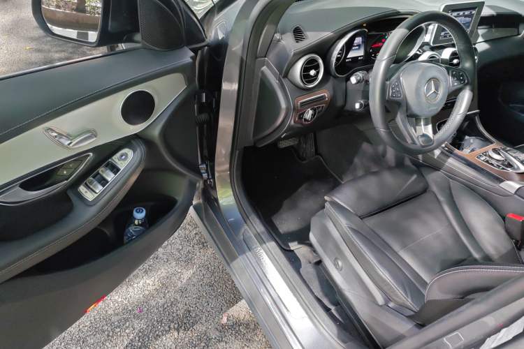 Used Mercedes-Benz GLC 2016 GLC 200 4MATIC Interior 3