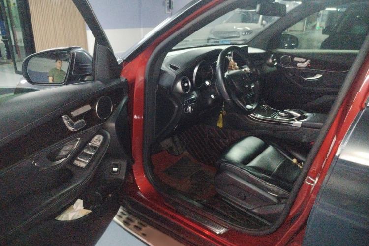 Used Mercedes-Benz GLC 2016 GLC 260 4MATIC Luxury Model Interior 3