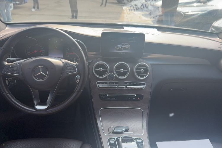 Used Mercedes-Benz GLC 2016 GLC 300 4MATIC Dynamic Model Interior 3
