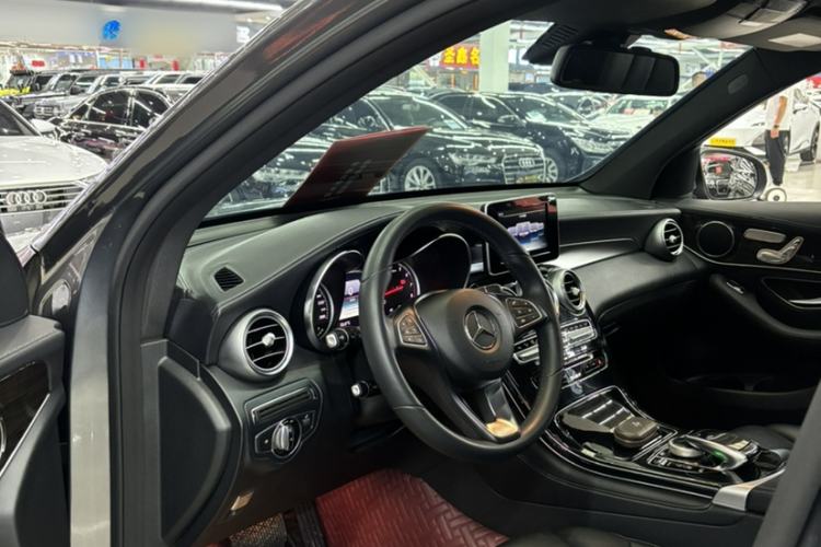 Used Mercedes-Benz GLC 2016 GLC 260 4MATIC Dynamic Edition Interior 5