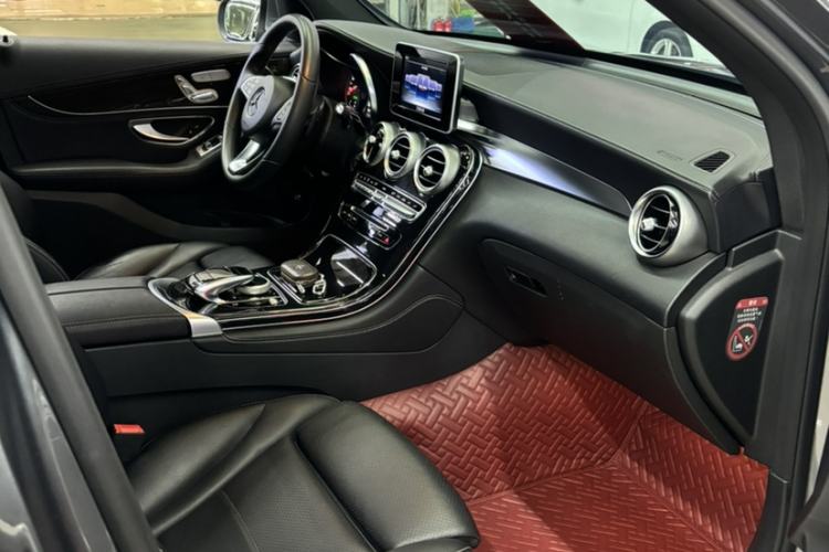 Used Mercedes-Benz GLC 2016 GLC 260 4MATIC Dynamic Edition Interior 6