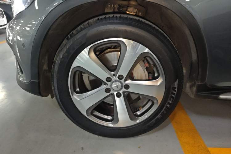 Used Mercedes-Benz GLC 2016 GLC 260 4MATIC Luxury Model Left Front Wheel Hub
