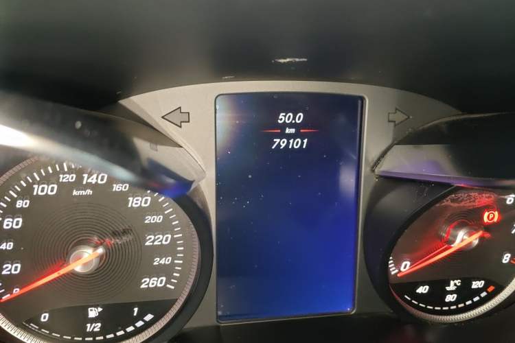Used Mercedes-Benz GLC 2016 GLC 300 4MATIC Dynamic Model Odometer Close Up