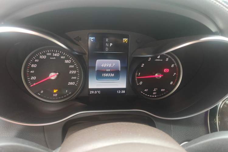 Used Mercedes-Benz GLC 2016 GLC 260 4MATIC Dynamic Edition Odometer Close Up