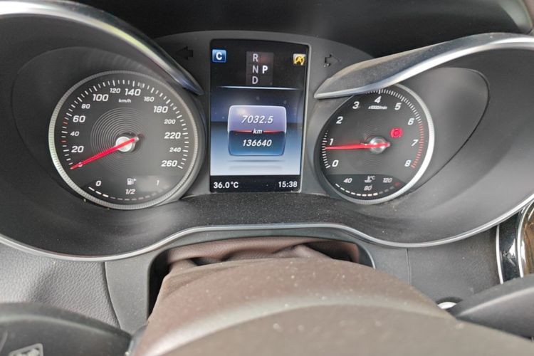 Used Mercedes-Benz GLC 2016 GLC 260 4MATIC Dynamic Edition Odometer Close Up