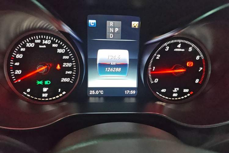 Used Mercedes-Benz GLC 2016 GLC 200 4MATIC Odometer Close Up