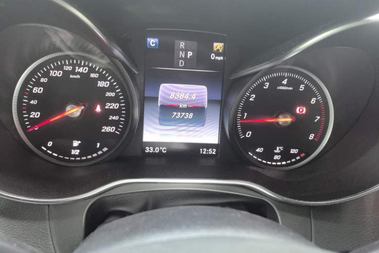 Used Mercedes-Benz GLC 2016 GLC 300 4MATIC Dynamic Model Odometer Close Up