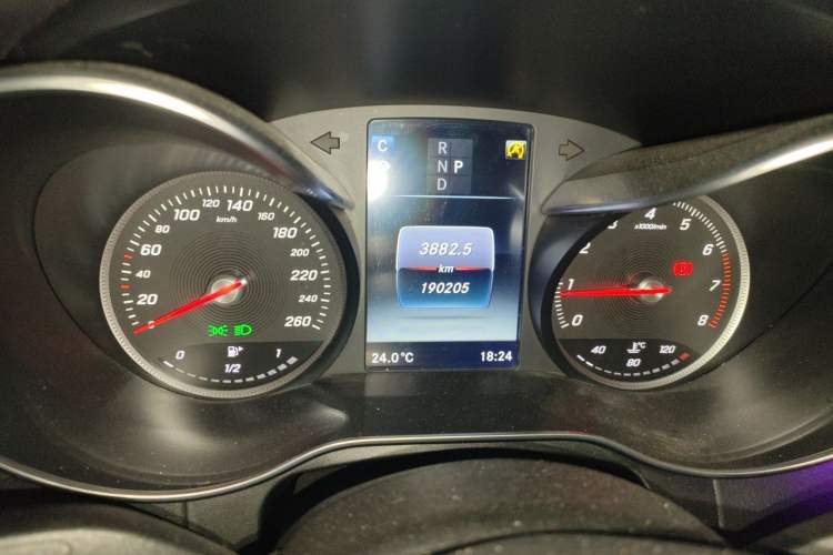 Used Mercedes-Benz GLC 2016 GLC 300 4MATIC Dynamic Model Odometer Close Up