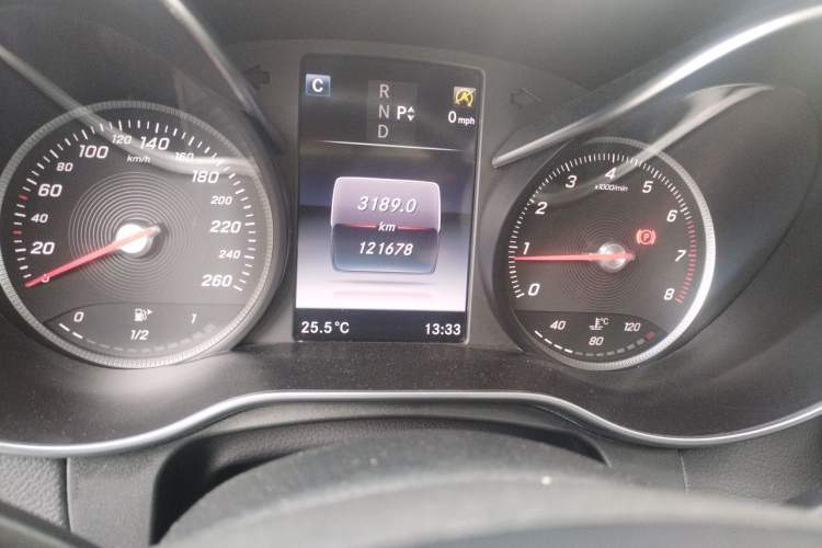 Used Mercedes-Benz GLC 2016 GLC 260 4MATIC Luxury Model Odometer Close Up