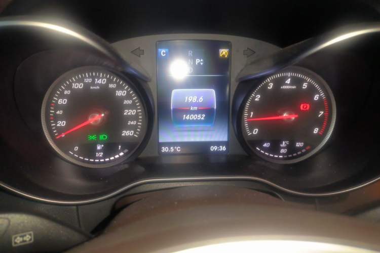 Used Mercedes-Benz GLC 2016 GLC 300 4MATIC Luxury Model Odometer Close Up