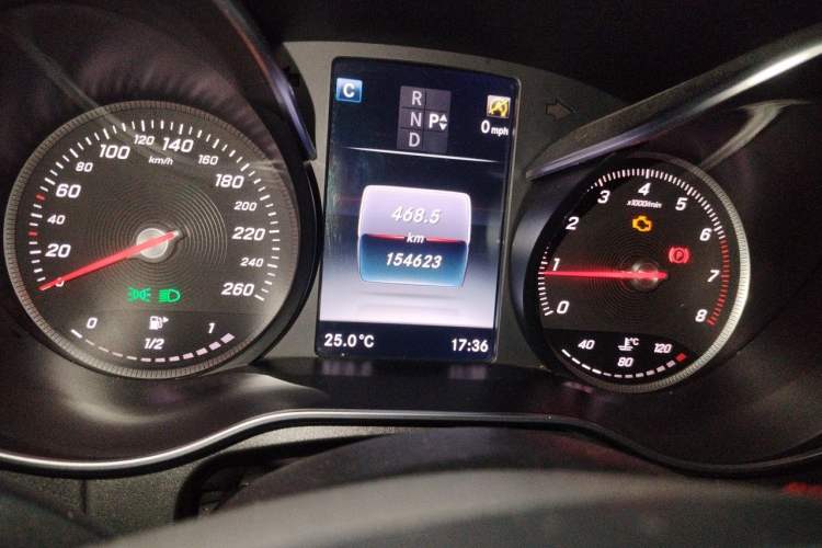 Used Mercedes-Benz GLC 2016 GLC 260 4MATIC Luxury Model Odometer Close Up