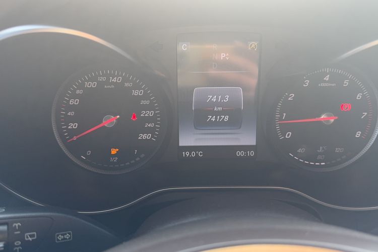 Used Mercedes-Benz GLC 2016 GLC 300 4MATIC Dynamic Model Odometer Close Up