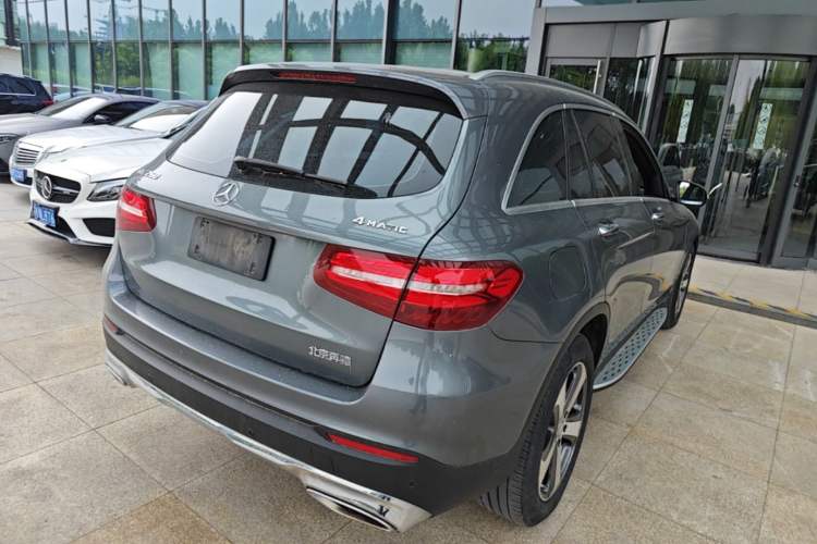 Used Mercedes-Benz GLC 2016 GLC 260 4MATIC Luxury Model Rear Right 45 Deg
