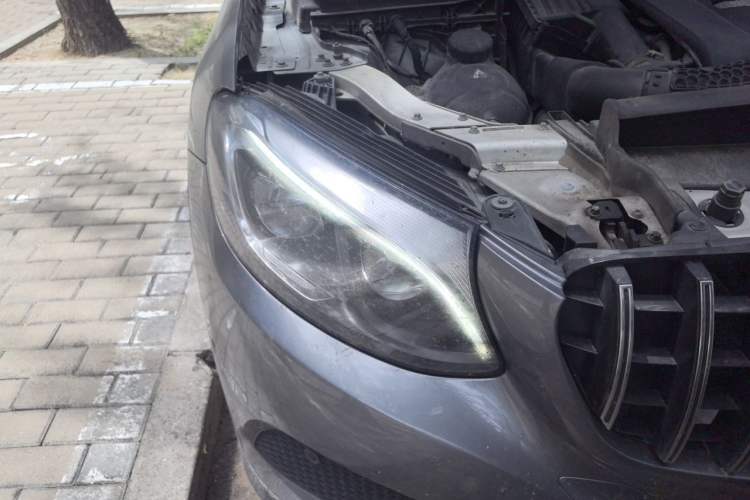 Used Mercedes-Benz GLC 2016 GLC 300 4MATIC Dynamic Model Right Front Headlight
