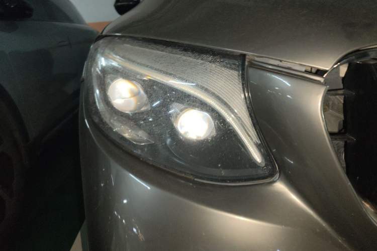 Used Mercedes-Benz GLC 2016 GLC 300 4MATIC Dynamic Model Right Front Headlight