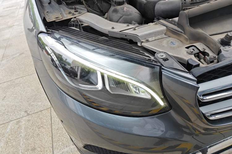 Used Mercedes-Benz GLC 2016 GLC 260 4MATIC Luxury Model Right Front Headlight
