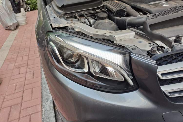 Used Mercedes-Benz GLC 2016 GLC 260 4MATIC Luxury Model Right Front Headlight