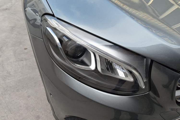 Used Mercedes-Benz GLC 2016 GLC 260 4MATIC Luxury Model Right Front Headlight