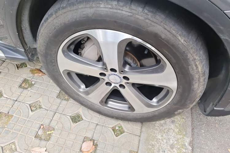 Used Mercedes-Benz GLC 2016 GLC 300 4MATIC Dynamic Model Right Front Wheel Hub