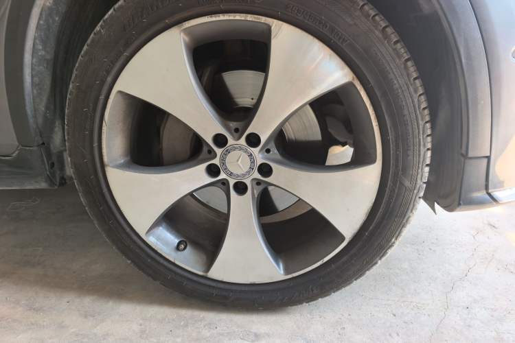 Used Mercedes-Benz GLC 2016 GLC 300 4MATIC Luxury Model Right Front Wheel Hub