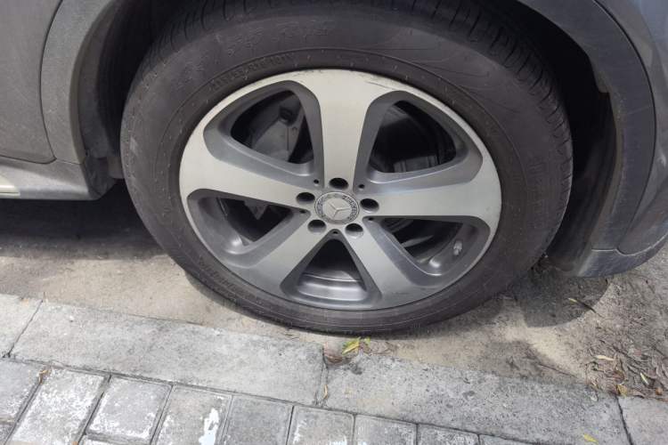 Used Mercedes-Benz GLC 2016 GLC 300 4MATIC Dynamic Model Right Front Wheel Hub