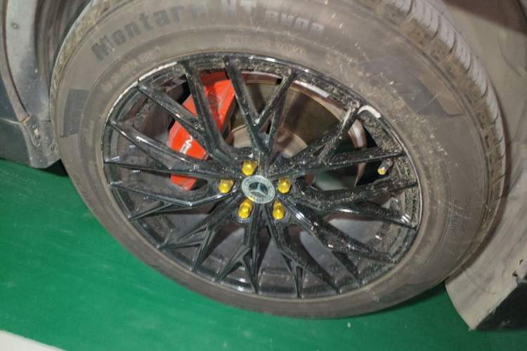 Used Mercedes-Benz GLC 2016 GLC 300 4MATIC Dynamic Model Right Front Wheel Hub