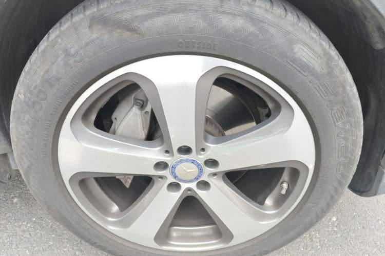 Used Mercedes-Benz GLC 2016 GLC 260 4MATIC Luxury Model Right Front Wheel Hub