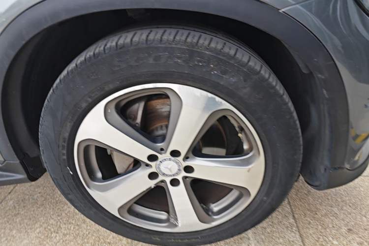 Used Mercedes-Benz GLC 2016 GLC 260 4MATIC Luxury Model Right Front Wheel Hub