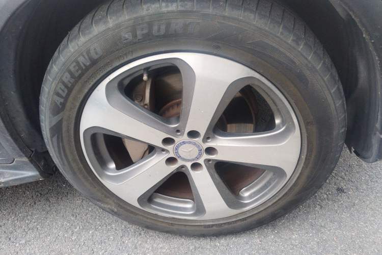 Used Mercedes-Benz GLC 2016 GLC 260 4MATIC Luxury Model Right Front Wheel Hub