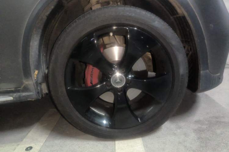 Used Mercedes-Benz GLC 2016 GLC 300 4MATIC Luxury Model Right Front Wheel Hub