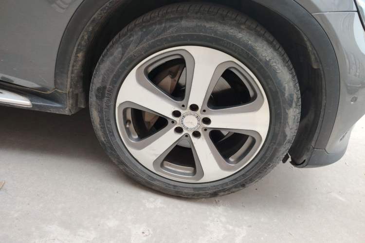 Used Mercedes-Benz GLC 2016 GLC 260 4MATIC Luxury Model Right Front Wheel Hub