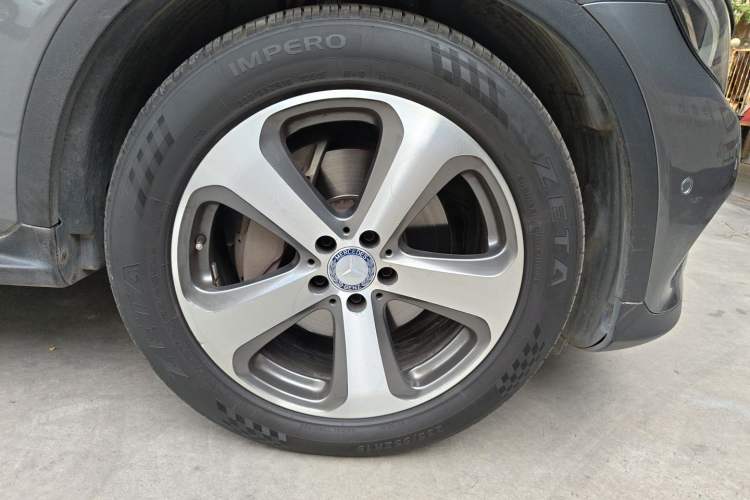 Used Mercedes-Benz GLC 2016 GLC 260 4MATIC Luxury Model Right Front Wheel Hub