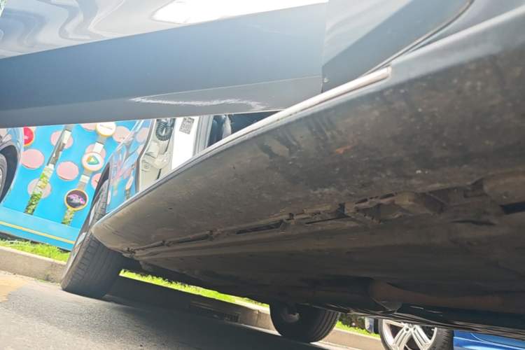 Used Mercedes-Benz GLC 2016 GLC 260 4MATIC Luxury Model Right Side Sill