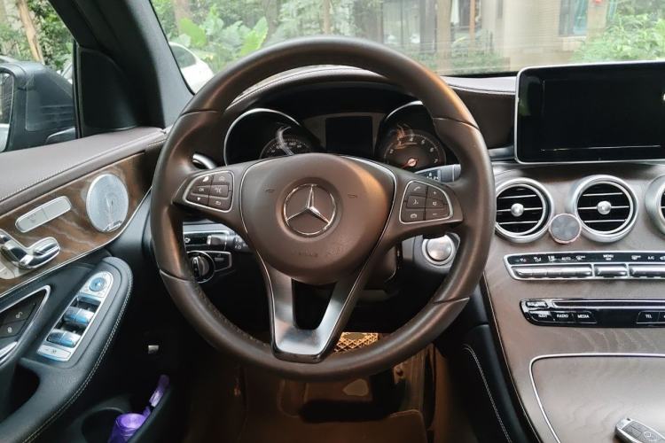 Used Mercedes-Benz GLC 2016 GLC 300 4MATIC Dynamic Model Steering Wheel