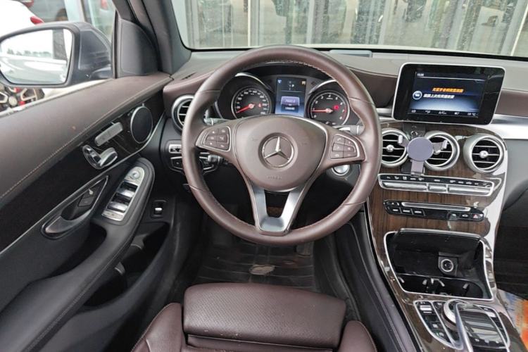 Used Mercedes-Benz GLC 2016 GLC 260 4MATIC Dynamic Edition Steering Wheel