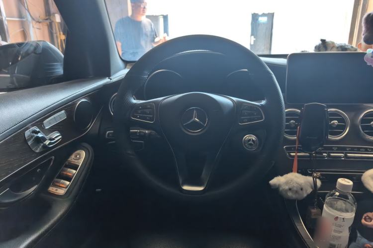 Used Mercedes-Benz GLC 2016 GLC 300 4MATIC Luxury Model Steering Wheel