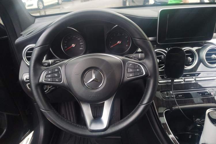 Used Mercedes-Benz GLC 2016 GLC 260 4MATIC Luxury Model Steering Wheel