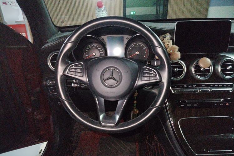 Used Mercedes-Benz GLC 2016 GLC 260 4MATIC Luxury Model Steering Wheel